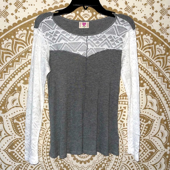 h.i.p. Other - ✨HP✨ GIRLS ADORABLE GREY & WHITE LACE TOP BY “H.I.P.” MADE IN THE USA, SIZE MED